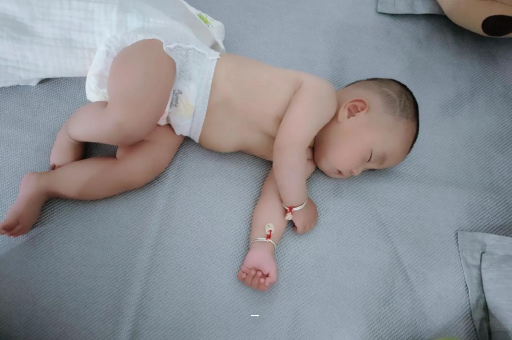 台湾孕妇肚脐周围发青